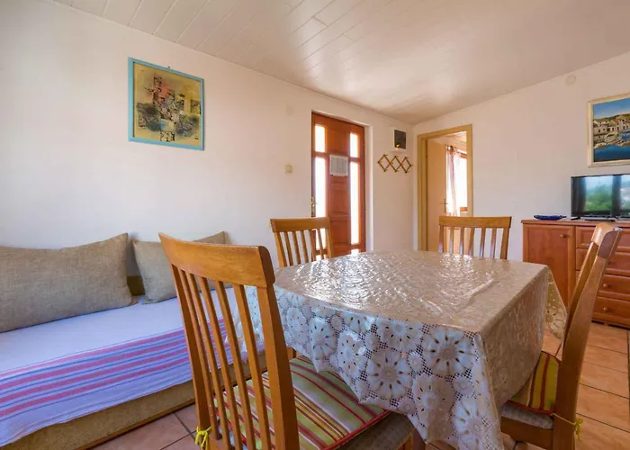 Apartment In 13731 *